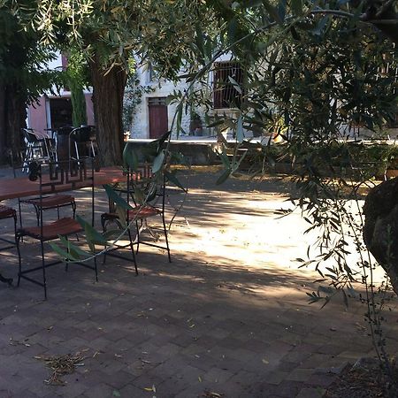 Bed and Breakfast Mas Moineau Mezoargues Екстер'єр фото