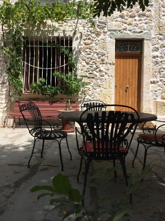 Bed and Breakfast Mas Moineau Mezoargues Екстер'єр фото