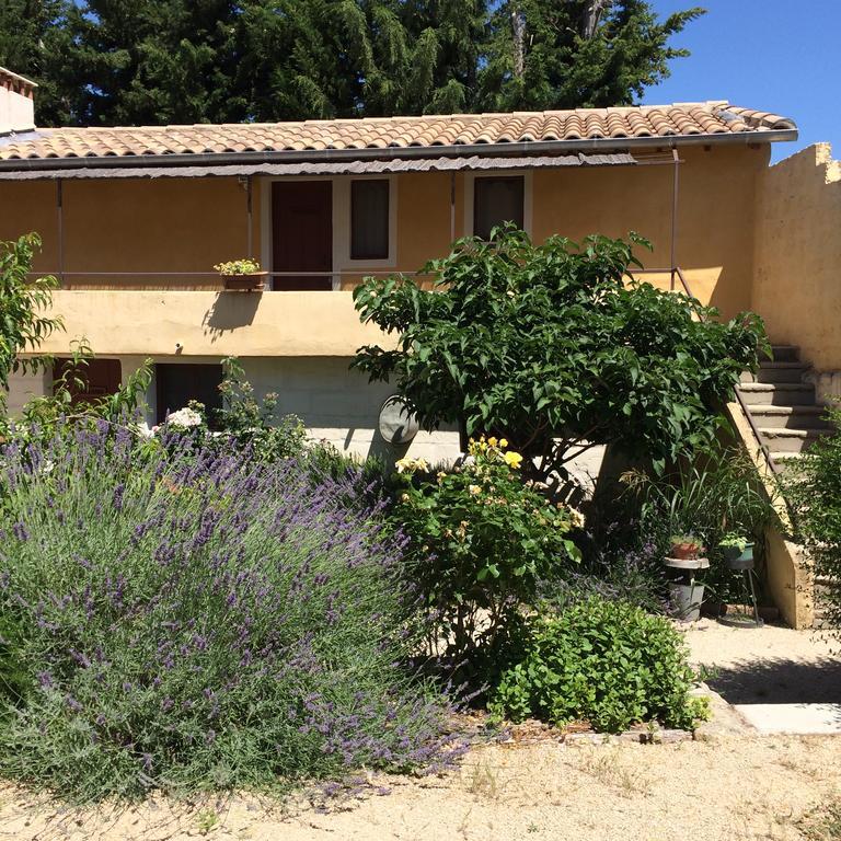 Bed and Breakfast Mas Moineau Mezoargues Екстер'єр фото